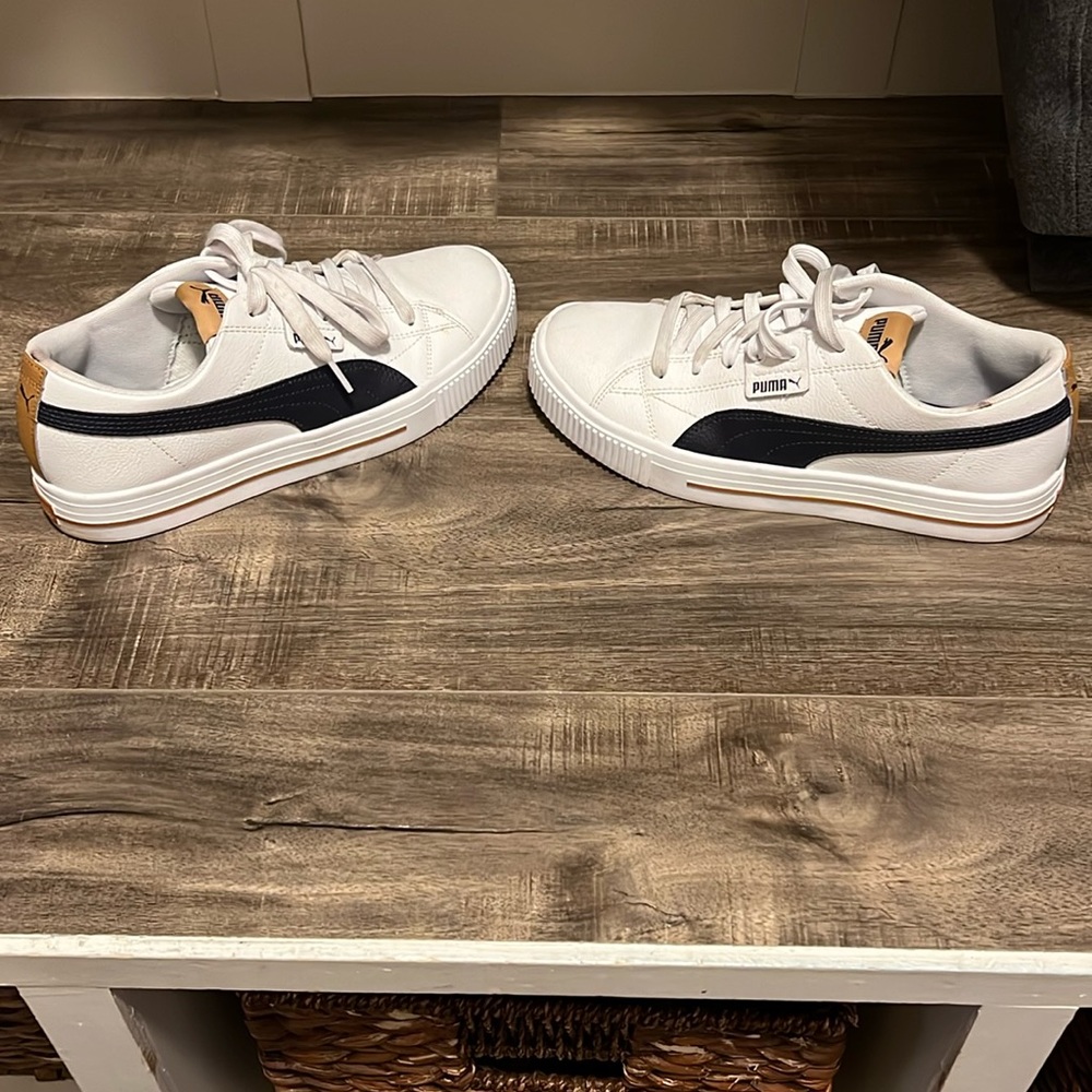 Mens Puma tennis shoe